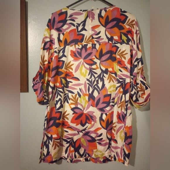 Dana Buchman floral button down with roll tab half sleeve - Picture 3 of 12